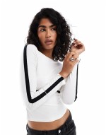 underbust detail contrast binding top in white