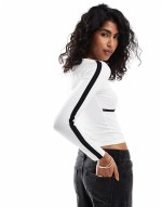 underbust detail contrast binding top in white