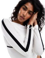 underbust detail contrast binding top in white