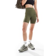 Training Optime ribbed legging short with phone pocket in olive green