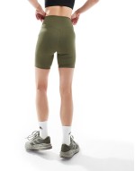 Training Optime ribbed legging short with phone pocket in olive green