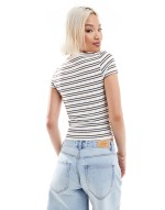 short sve striped t-shirt in white stripes